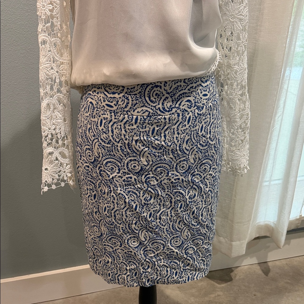 The Limited Navy and White Pencil Skirt Abstract Zip Split Back Size 4 Teacher